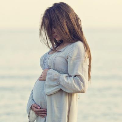 Fuste pentru gravide usor de combinat in multe tinute