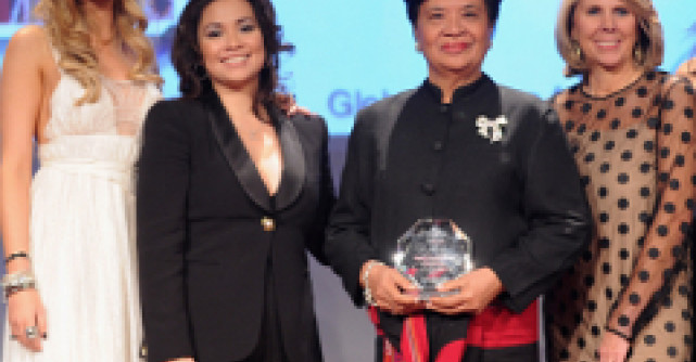 Campionii in lupta impotriva cancerului la san si a violentei domestice premiati in cadrul Galei Premiilor Avon Foundation for W