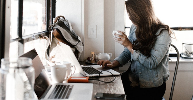 5 lucruri rele care se intampla in corpul tau cand stai prea multe ore pe scaun