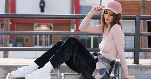 Pantalonii din catifea sunt adorabili pentru orice tinuta!