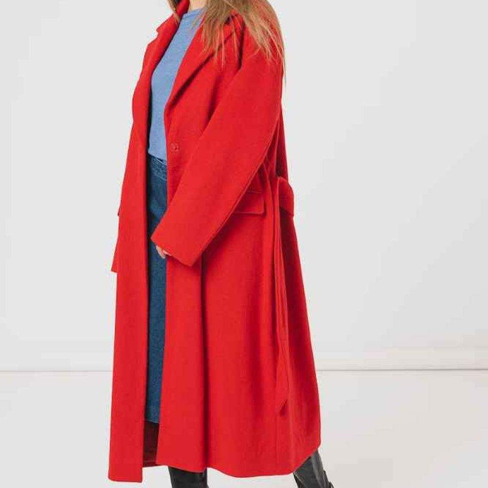 Cum integrăm nuanțele de roșu în ținute? 20 de piese vestimentare pentru anul 2024