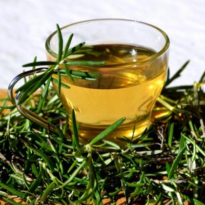 De ce e bine sa bei ceai de rozmarin?