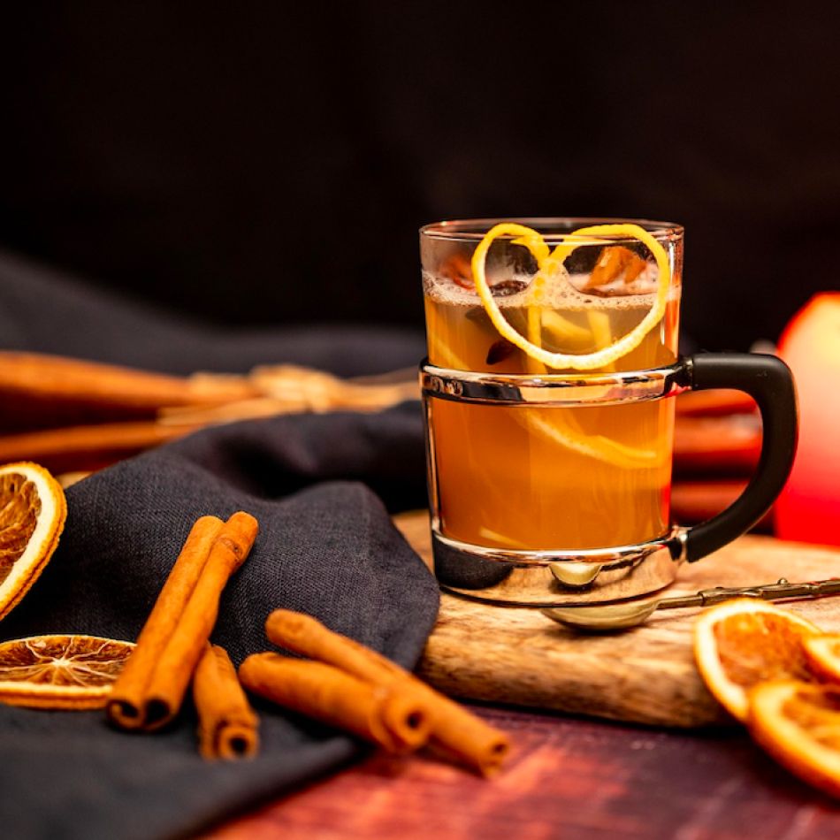 Compot cald de mere cu scorțișoară pentru zilele friguroase: rețetă aromată inspirată din Praga