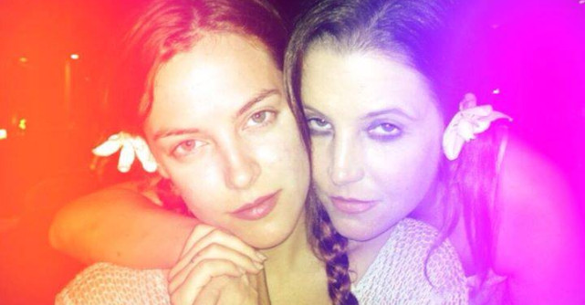 Gemenele Lisei Marie Presley nu mai vor să calce în casa lor, după ce mama celor două a fost găsită fără suflare în locuință