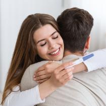 Ești fericită că ai rămas însărcinată, însă nu știi ce să faci mai departe? Iată care sunt primii pași ai sarcinii