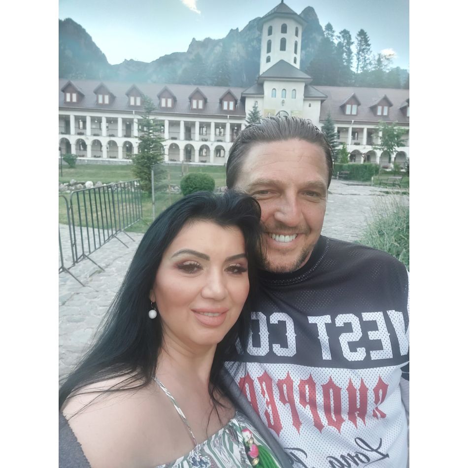 Adriana Bahmuțeanu și George Restivan și-au unit destinele în mare secret, într-o biserică din Ucraina!