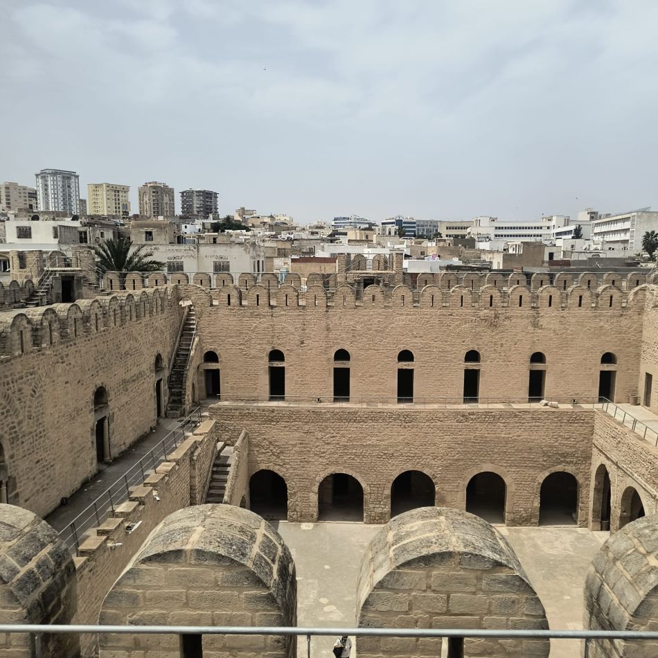 Ce nu îți spune nimeni despre vacanța în Tunisia. Cum m-a cucerit prin oamenii, culorile și atmosfera ei autentică