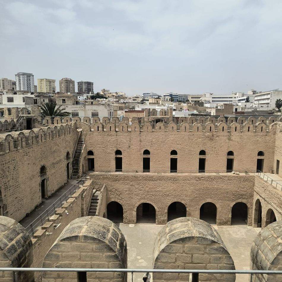 Ce nu îți spune nimeni despre vacanța în Tunisia. Cum m-a cucerit prin oamenii, culorile și atmosfera ei autentică