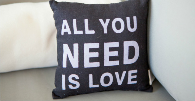 Fețe de pernă pentru Valentine’s Day: 5 cadouri deosebite