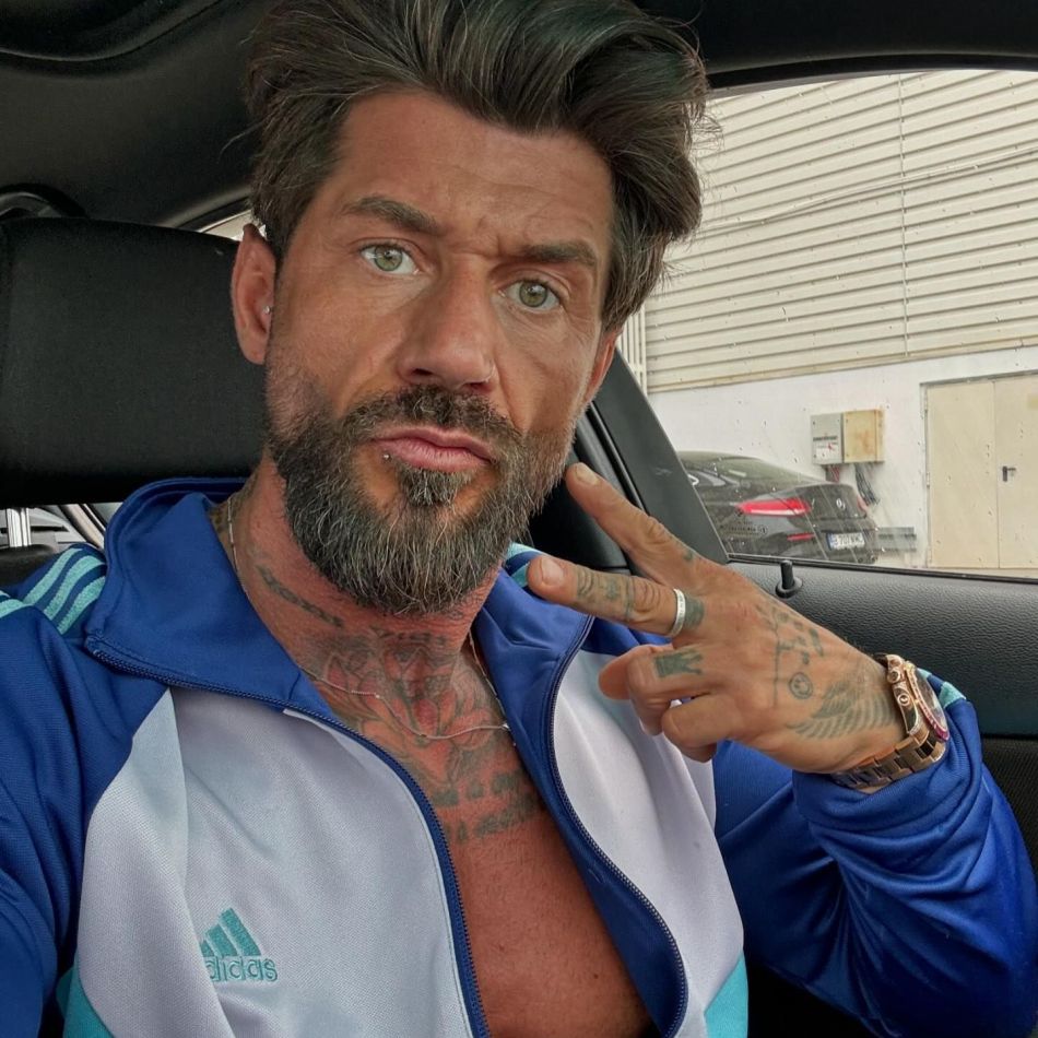 Andrei Rotaru, în rochie neagră și cu diademă în cap! Schimbare de direcție, după ce și-a înșelat soția?