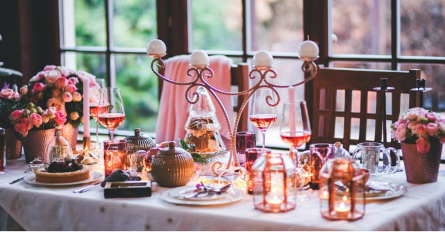 9 decorațiuni luminoase de Crăciun pentru cea mai caldă atmosferă