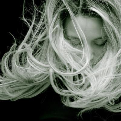 SALVEAZĂ-ȚI PĂRUL DUPĂ VARĂ CU MAGIA PROTEINEI DE KERATINĂ