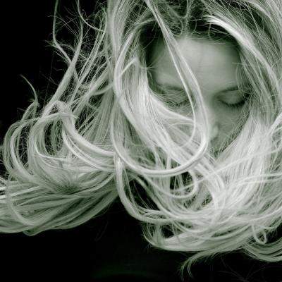 SALVEAZĂ-ȚI PĂRUL DUPĂ VARĂ CU MAGIA PROTEINEI DE KERATINĂ