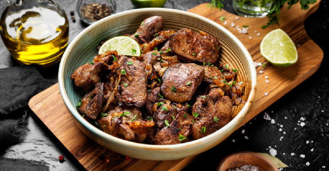 Câte calorii au ficățeii de pui? Este sănătos să îi consumăm?