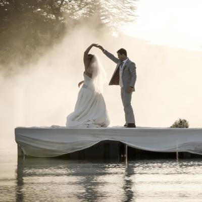 27 de melodii pentru dansul mirilor care vă vor transforma în regii ringului de dans