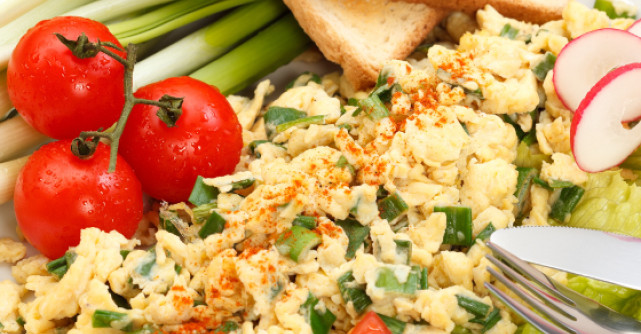 Mic dejun specific slovac: Omleta cu urda, dovlecei si mazare