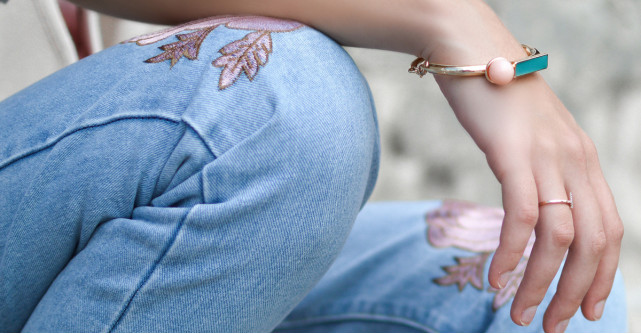 Brățări cu pietre colorate: ideale pentru orice ținută