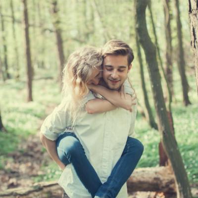 O tanara si-a intrebat iubitul daca o iubeste. Raspunsul lui? EMOTIONANT