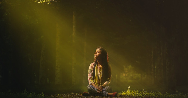 Recunoștința -  practica spirituală care activează dărnicia și abundența Vieții. Rugăciunea de recunoștință a lui Louise Hay  