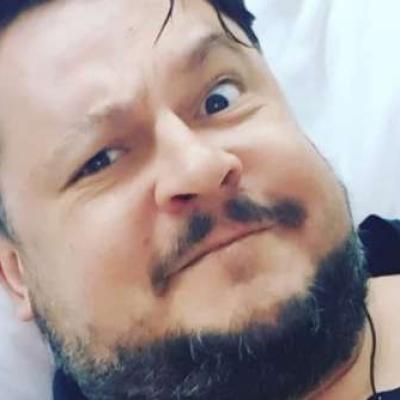 Mihai Bobonete, susținut de mamă, descurajat de tată. Actorul a ales să renunțe la cariera de inginer pentru a juca pe scenă