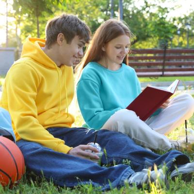 6 cărți pentru clasa a VIII-a: povești despre prietenie, curaj și schimbările adolescenței