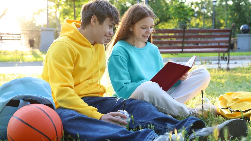 6 cărți pentru clasa a VIII-a: povești despre prietenie, curaj și schimbările adolescenței