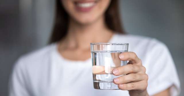 Importanța hidratării: beneficiile apei în organism și cum optimizezi consumul