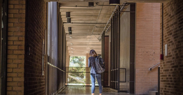 Carmen Iohanis, apariție elegantă în curtea școlii! Ținuta purtată de Prima Doamnă