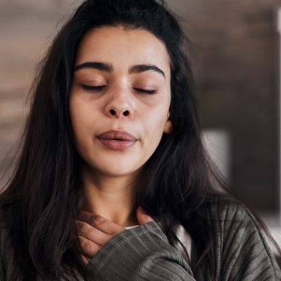 Regula 3-3-3 pentru calmarea anxietății: tehnica de grounding mental care te ajută să ieși din spirala gândurilor anxioase 
