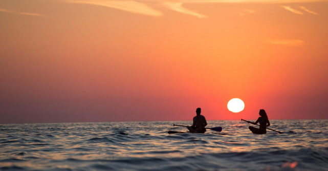 Compatibilitatea Săgetător și Vărsător: Suflete pereche care se caută dincolo de reguli și așteptări