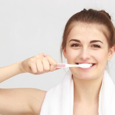 Ai grijă de dantura ta: 4 paste de dinți care îți vor oferi un zâmbet strălucitor