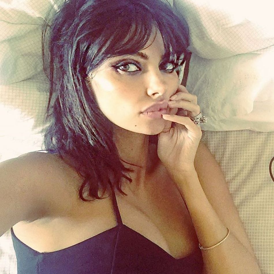 Pictorialul sexy al Mădălinei Ghenea l-a făcut pe Mihai Bobonete să aibă o reacție surprinzătoare: Să vă dea Dumnezeu sănătate