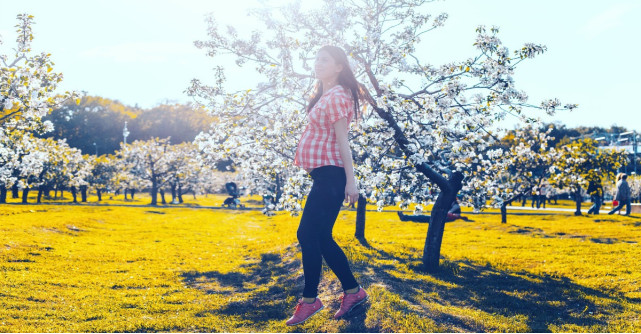 Modele de pantaloni pentru gravide