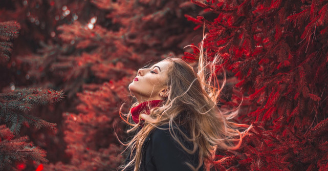 Note de toamnă: parfumuri senzuale și ritualuri de îngrijire intensă pentru un păr ca la salon