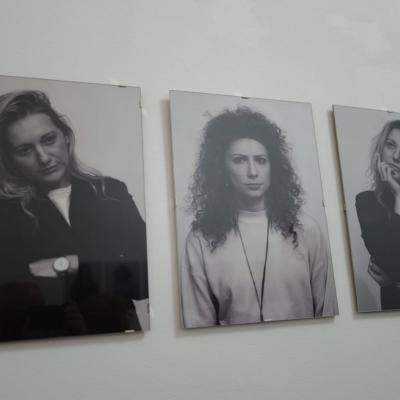 One Woman Countless Emotions: The Heroes Chronicle - O Expoziție Fotografică ce Explorează Trăirea și Exprimarea Emoțiilor