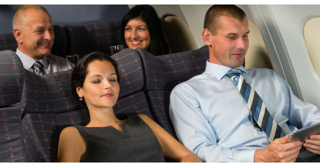 A inceput sa stranute in avion. Ce a urmat apoi? INCREDIBIL