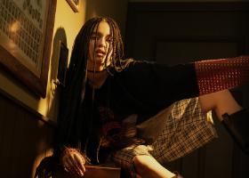 Sara James lansează noul ei single, 'PSYCHO'