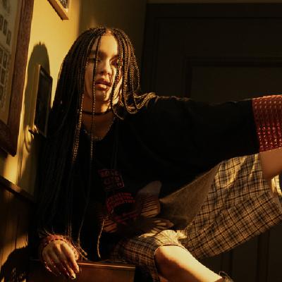 Sara James lansează noul ei single, 'PSYCHO'