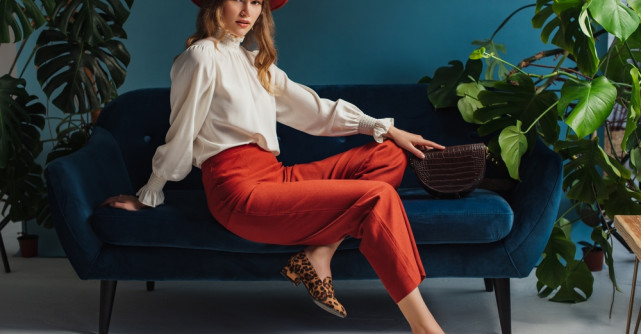 Bluze de toamnă: 8 culori și materiale recomandate pentru sezon 