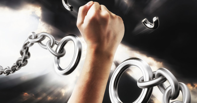 Dilemele lui Carmen: De ce scriem istoria în cerneala greșelilor din trecut? 