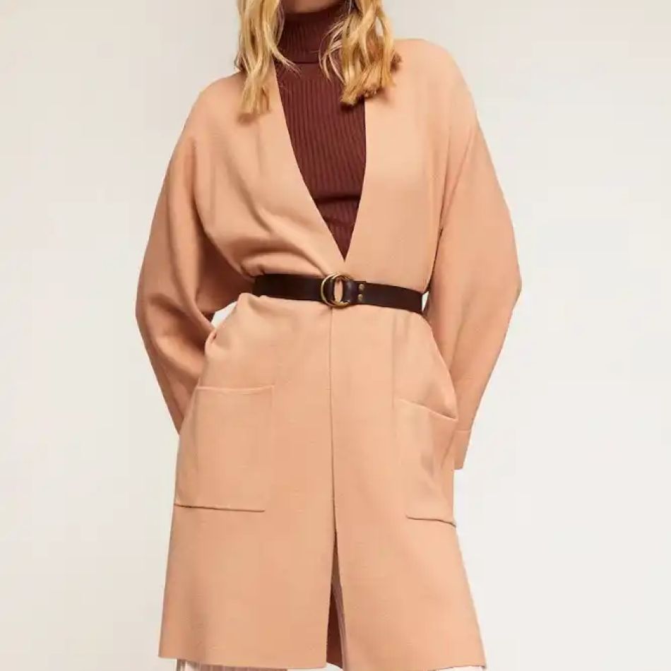 Peach Fuzz: Culoarea anului 2024 în modă