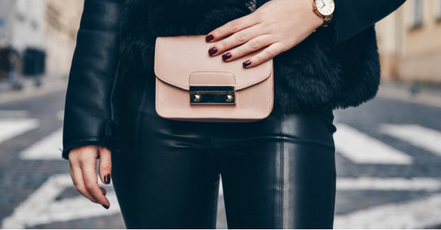 Pantaloni de piele: 7 modele deosebite pentru un look puternic