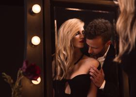 ASMR erotic: de ce șoaptele, respirația și anumite sunete pot deveni excitante pentru unele persoane