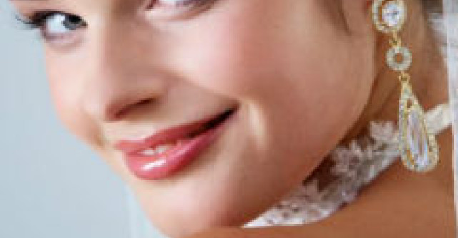 Bijuterii somptuoase pentru mirese romantice