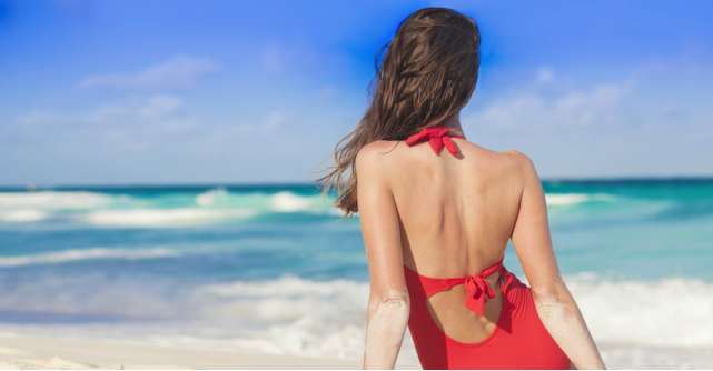 Cum sa ascunzi imperfectiunile pe plaja: costum de baie modelator
