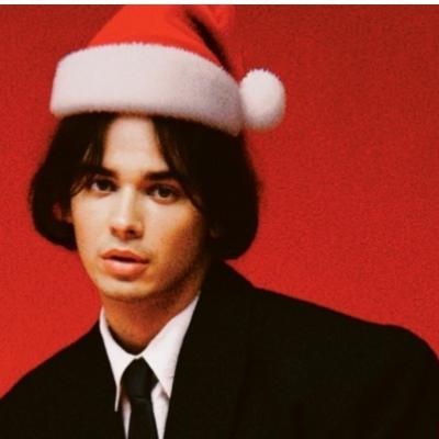 Un altfel de Crăciun (Vin acasă de Crăciun): rareș lansează cel mai emoționant videoclip al sărbătorilor