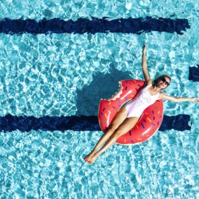 Cum te hidratezi cand e canicula. 10 strategii