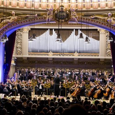 Concertul Regal Caritabil 2025 a adus pasiunea și energia muzicii de operă  la seara de gală organizată în susținerea tinerilor 