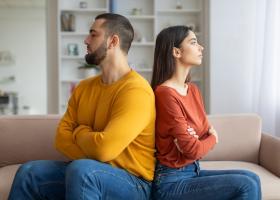 Dragă Alma, iubitul meu crede că gesturile de afecțiune nu sunt ”bărbătești” și trebuie să vină doar din partea mea.