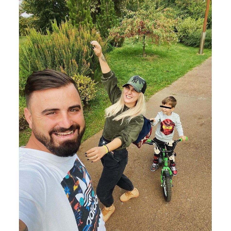 Adda trage un semnal de alarmă în plin sezon de căpușe! Cum și-a educat fiul în cazul unei mușcături de căpușă?